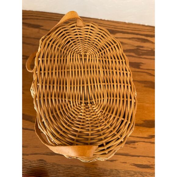 Vintage basket with leather strap and attached lid - Picture 5 of 7